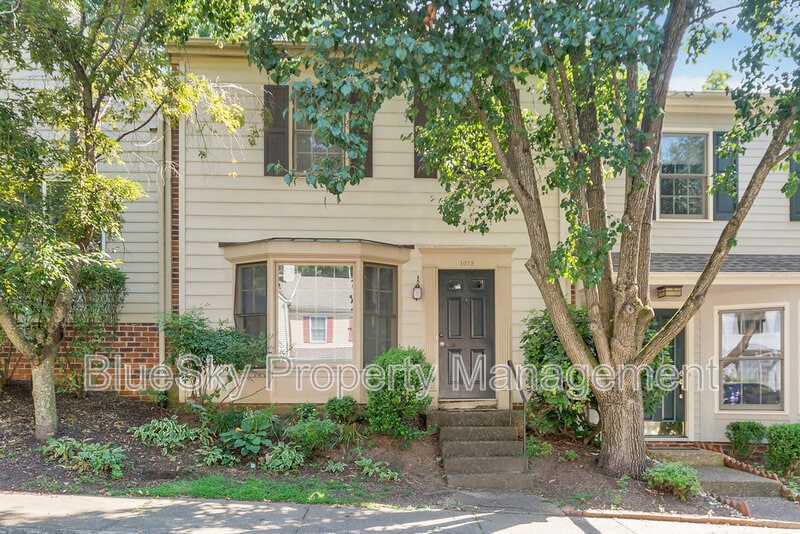 1012 Huntwood Ln in Charlottesville, VA - Building Photo