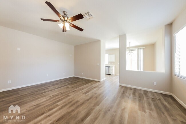 13615 W Canyon Creek Dr in Surprise, AZ - Foto de edificio - Building Photo