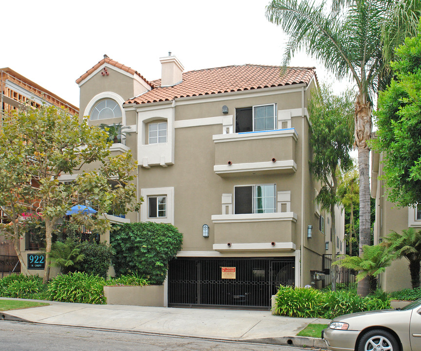 922 N Croft Ave in West Hollywood, CA - Foto de edificio