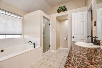 8323 Lake Crystal Dr in Houston, TX - Building Photo - Building Photo