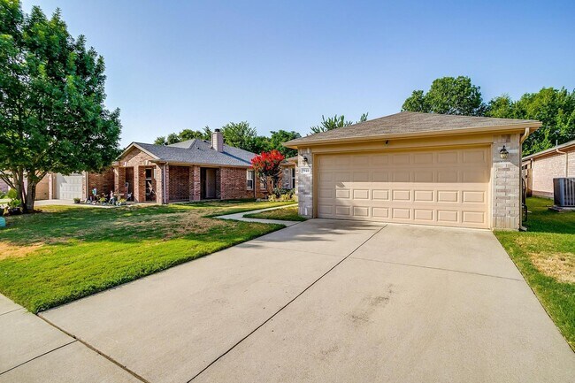 7940 Meadow View Tr in Fort Worth, TX - Building Photo - Building Photo