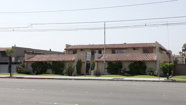 Wind Song Apartments in Anaheim, CA - Building Photo - Building Photo