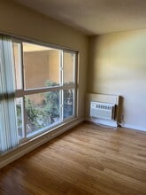 12020 Hoffman St in Studio City, CA - Foto de edificio - Building Photo
