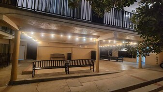4075 Oakwood Ave in Los Angeles, CA - Building Photo