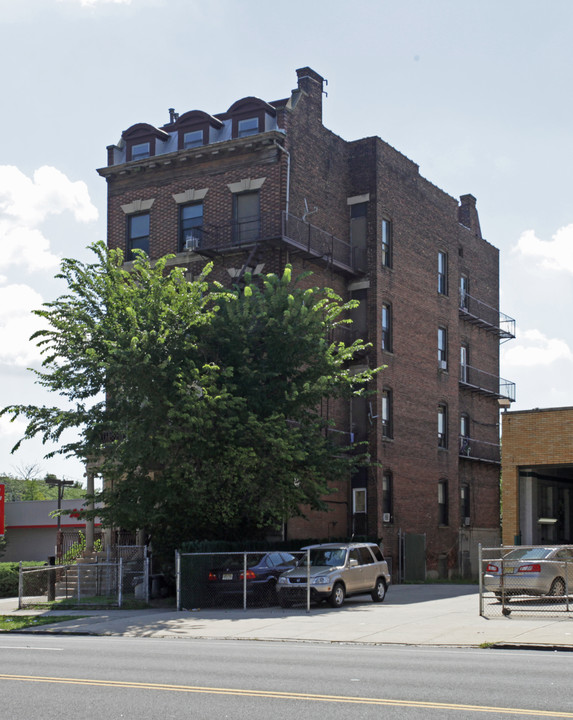 168 Clinton Ave in Newark, NJ - Building Photo