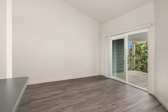 16100 Linden Ave N-Unit -113 in Shoreline, WA - Foto de edificio - Building Photo