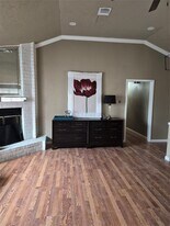 1022 Manorglen Dr in Missouri City, TX - Building Photo