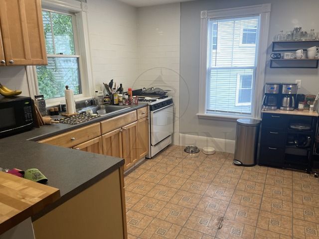 91 Bristol Rd, Unit 2 in Somerville, MA - Foto de edificio - Building Photo