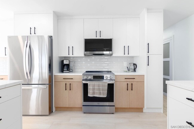 property at 7550 Eads Ave