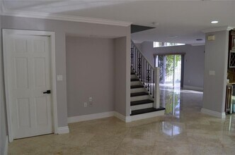 18808 NW 24th Pl in Pembroke Pines, FL - Foto de edificio - Building Photo