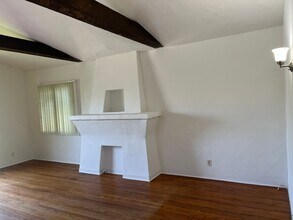 548-548 Ivy St in Glendale, CA - Building Photo - Building Photo