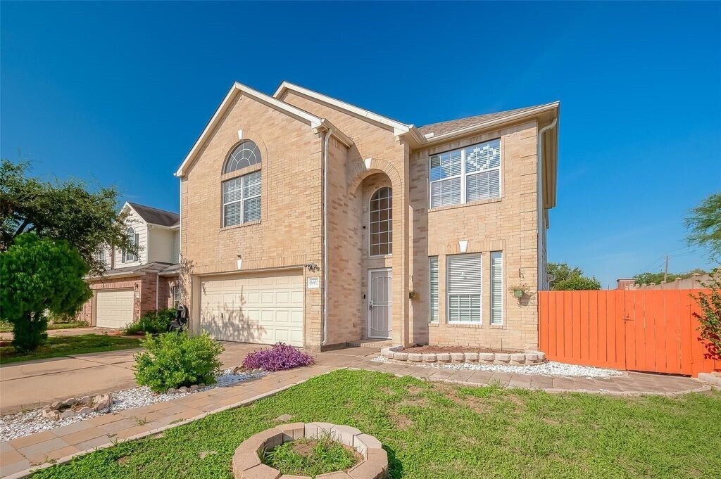 6302 Wellness Landing Ln in Houston, TX - Building Photo