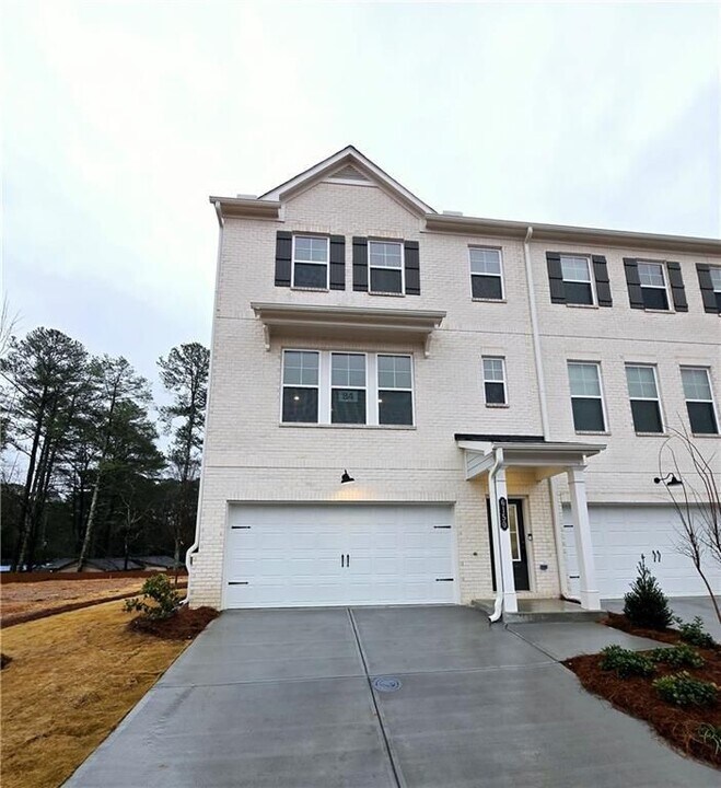 6150 Wayburn St in Tucker, GA - Building Photo