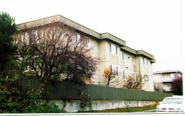 Holden Vista in Seattle, WA - Building Photo