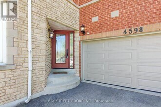 4598 Willow Creek Dr in Mississauga, ON - Building Photo - Building Photo