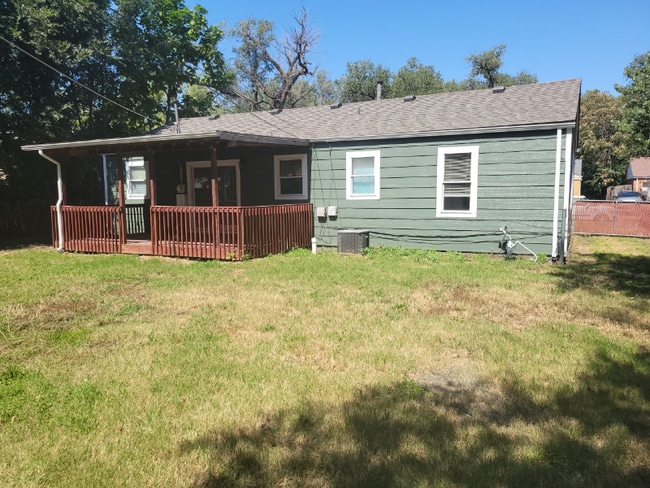 1101 Luther E in Wichita, KS - Building Photo - Building Photo