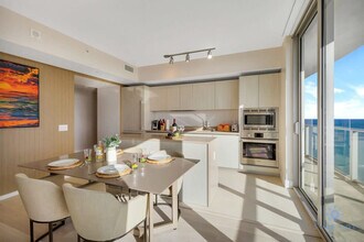 4111 S Ocean Dr in Hollywood, FL - Building Photo - Building Photo