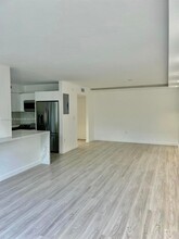 17890 W Dixie Hwy, Unit 207 in North Miami Beach, FL - Building Photo - Building Photo