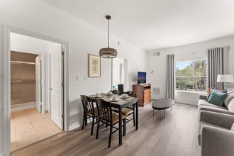 8303 Palm Pkwy in Orlando, FL - Building Photo - Building Photo