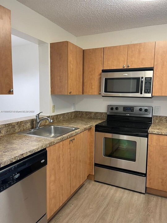 8540 N Sherman Cir, Unit 507 in Miramar, FL - Building Photo