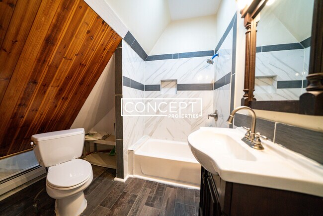 376 Medford St, Unit 2 in Somerville, MA - Building Photo - Building Photo