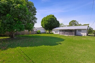 733 SE Academy Ln in Port St. Lucie, FL - Building Photo - Building Photo