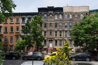 77 Lefferts Pl in Brooklyn, NY - Foto de edificio - Building Photo