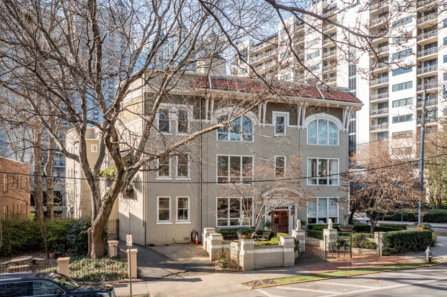 1116 Piedmont Ave NE in Atlanta, GA - Foto de edificio - Building Photo