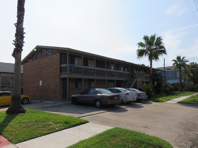 2002 27th St in Galveston, TX - Foto de edificio - Building Photo