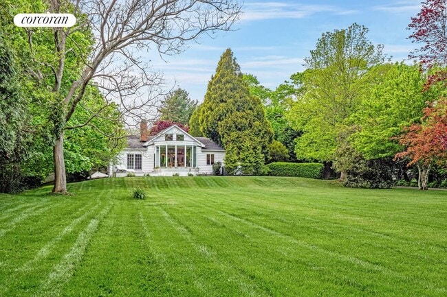 81 Lee Ave in Southampton, NY - Building Photo - Building Photo