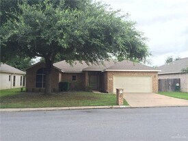 24 S 43rd St in McAllen, TX - Building Photo