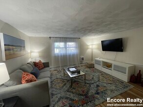 79 Chestnut St, Unit 1B in Brookline, MA - Foto de edificio - Building Photo