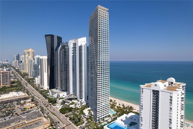 16901 Collins Ave, Unit 902 in Sunny Isles Beach, FL - Building Photo - Building Photo