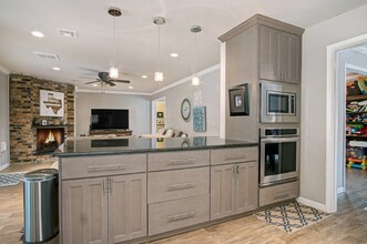614 Bendwood Dr in Houston, TX - Building Photo - Building Photo