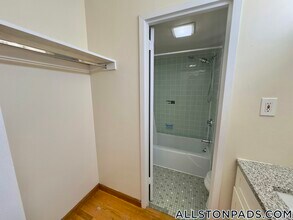 1110 Commonwealth Ave, Unit 502 in Boston, MA - Foto de edificio - Building Photo