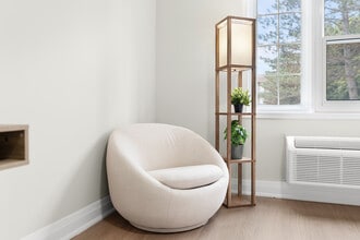 7737 Lundy's Ln in Niagara Falls, ON - Building Photo - Building Photo