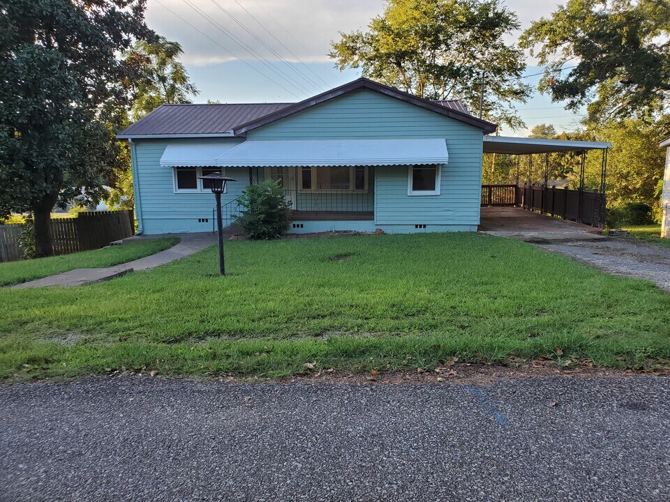 385 2nd Ave in Lincoln, AL - Foto de edificio