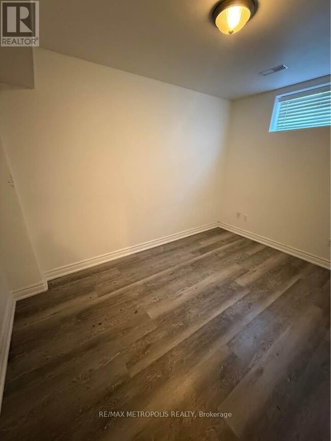 6045 Dunn St in Niagara Falls, ON - Building Photo - Building Photo