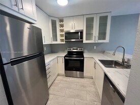 8145 NW 7th St in Miami, FL - Building Photo