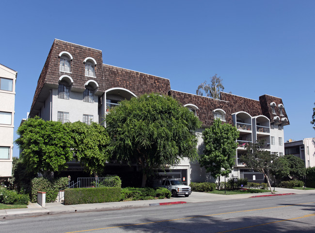 5339 Lindley Ave in Tarzana, CA - Building Photo - Building Photo