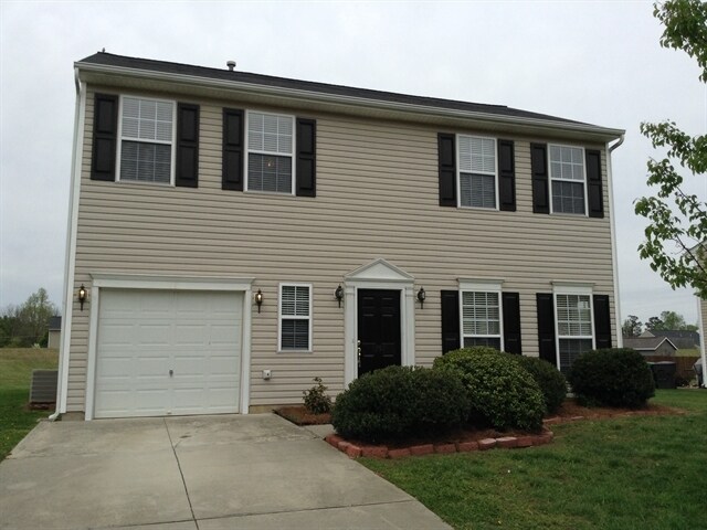 1257 Silverstone Ct in High Point, NC - Building Photo