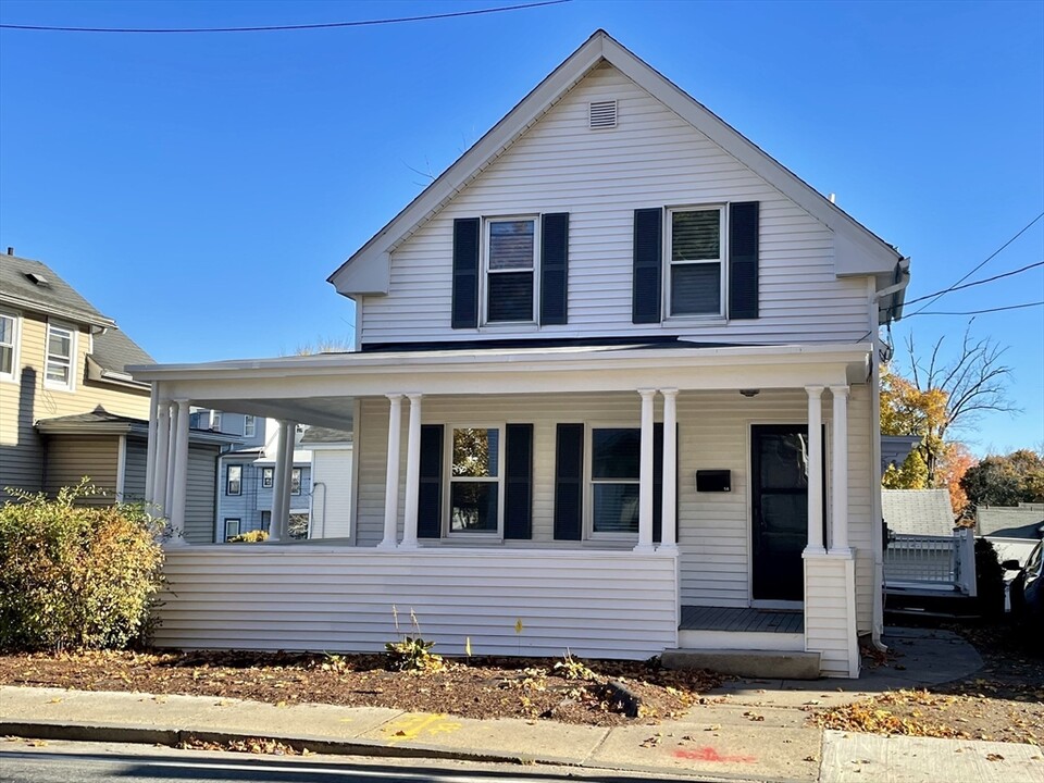 14 South St in Marlborough, MA - Foto de edificio