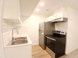 1954-1209 209 St NW in Edmonton, AB - Building Photo