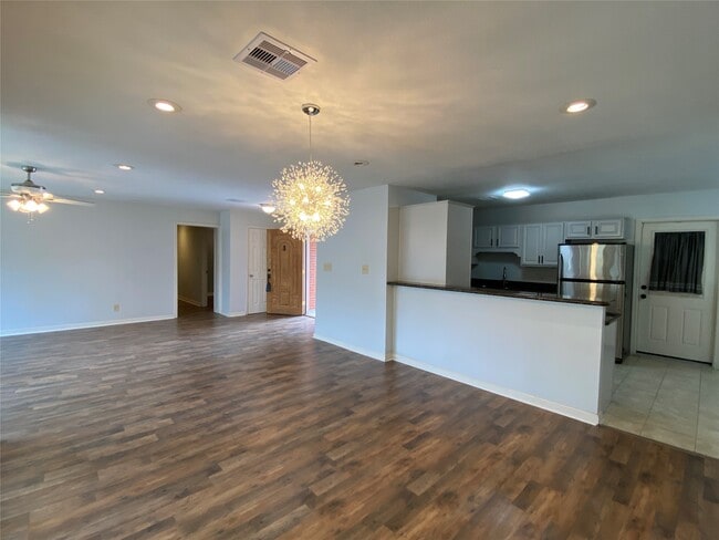 16 Harbor Ln in Kemah, TX - Building Photo - Building Photo