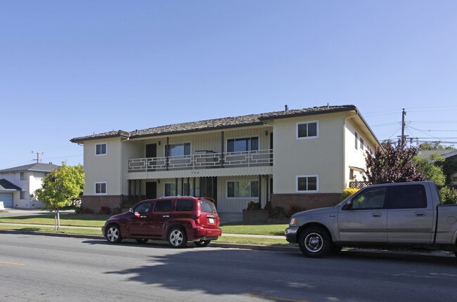 796 W Acacia St in Salinas, CA - Foto de edificio - Building Photo