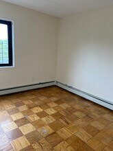 26 Circuit Rd, Unit 4th in New Rochelle, NY - Building Photo - Building Photo