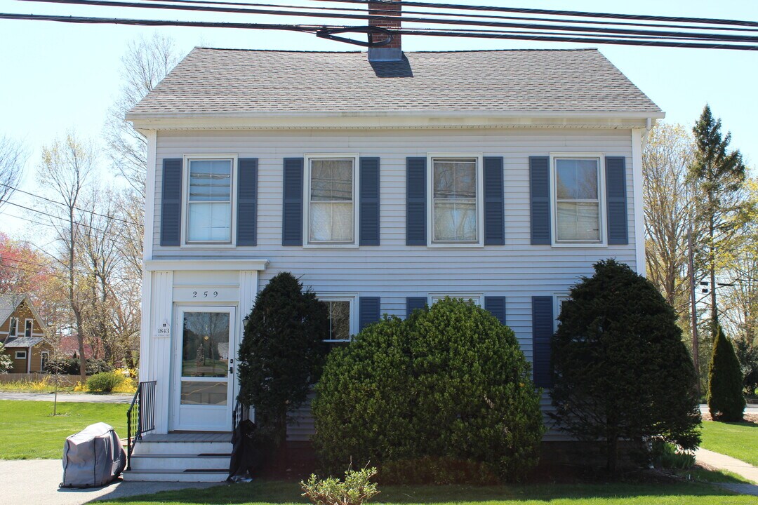 259 Old Whitfield St in Guilford, CT - Building Photo