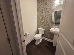 12 Putnam Ln in Danbury, CT - Building Photo - Building Photo