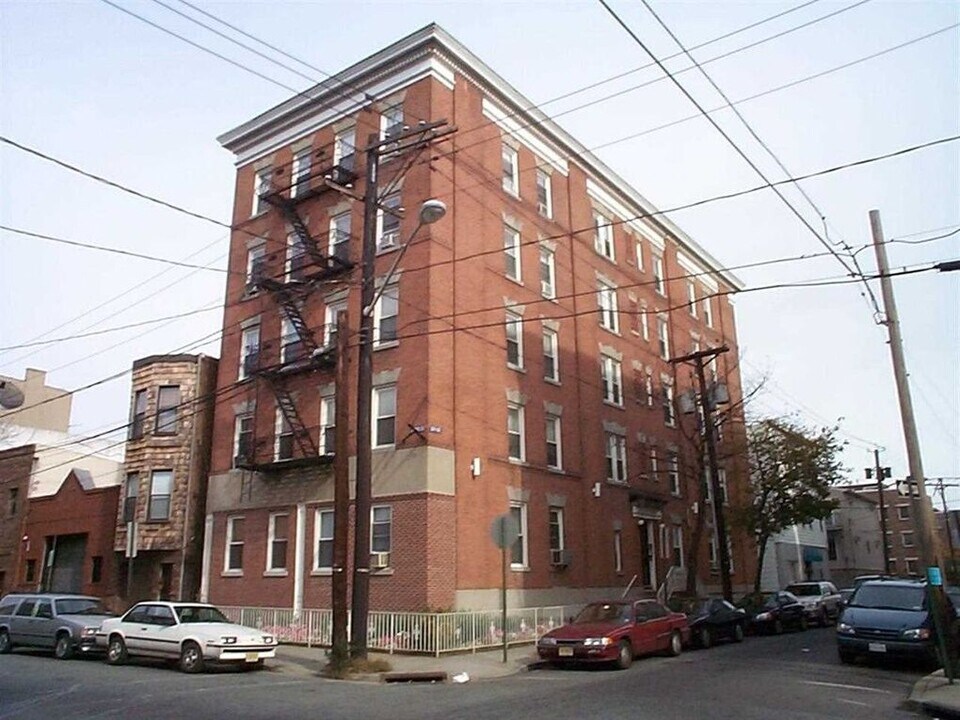 601 Monroe St in Hoboken, NJ - Building Photo