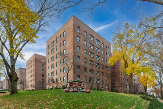 Vernon Manor in Mount Vernon, NY - Building Photo - Building Photo